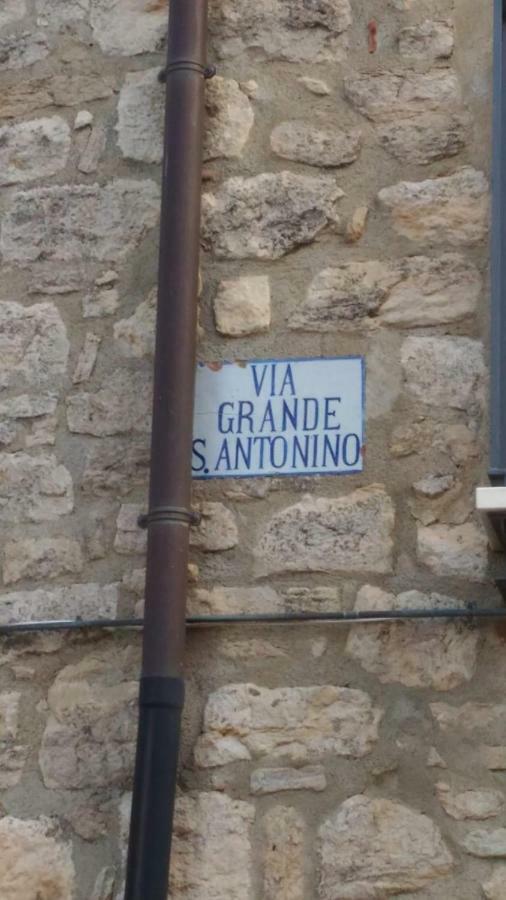 La Nicchia Di Gangi Apartment ภายนอก รูปภาพ